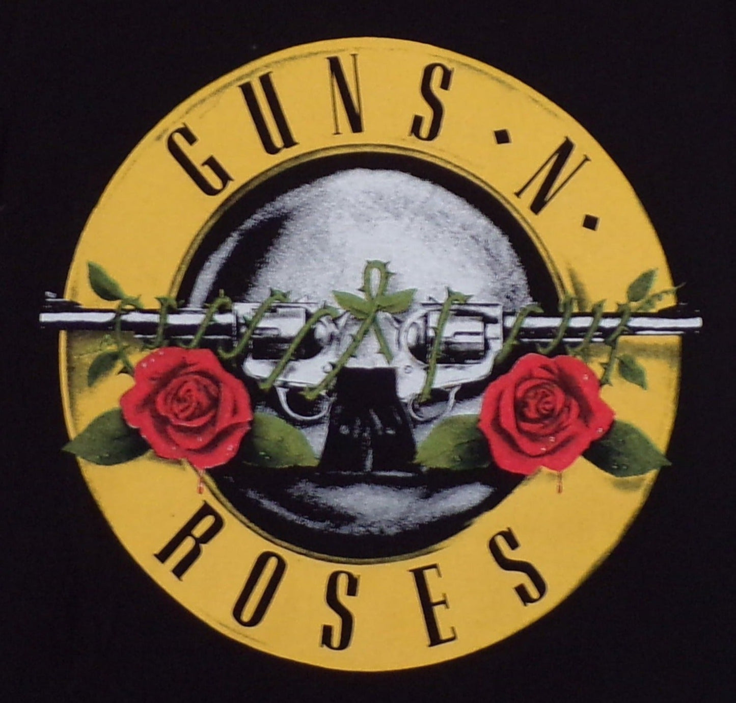 'Guns N' Roses Double Gun' silkscreen t-shirt, featuring a bold graphic of crossed guns with roses. Available in sizes XS-XL youth from JB Accessories05