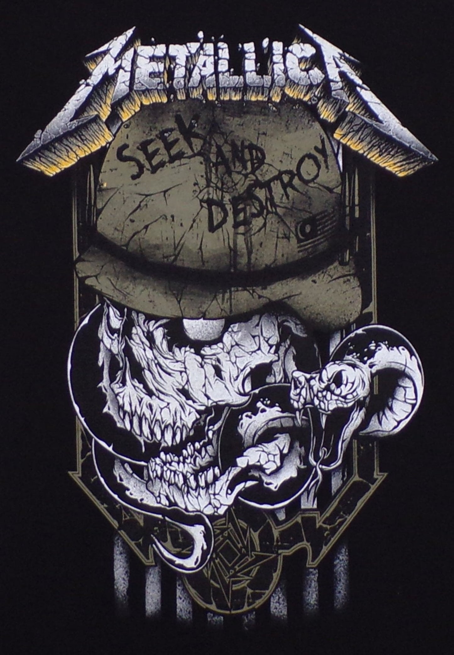 New ’Metallica - Seek And Destroy’ Adult Silkscreen T-Shirt. Available In Small-3XL. - Unisex Short Sleeve Shirt