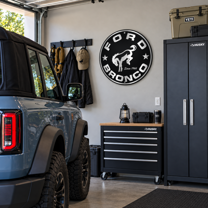ford-bronco-round-sign-interior-garage-bronco-display-jb-accessories05
