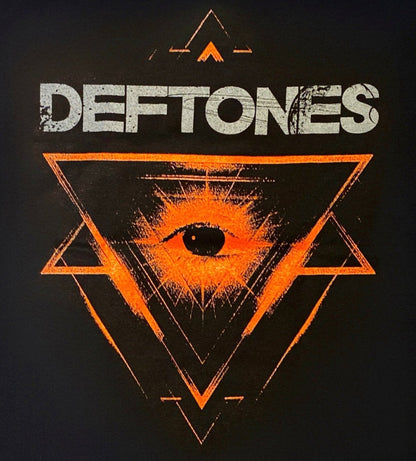 New ’Deftones - Red Triangle Eye’ Unisex Silkscreen T-Shirt. Available From Small-3XL. - Men’s Short Sleeve Shirt