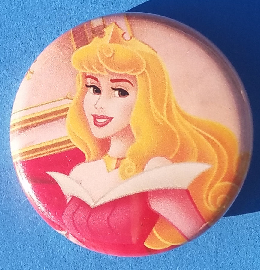 new disney princesses button set of 9 buttons are 1.25 inches in size Included In Set Snow White Ariel Elsa Cinderella Jasmin Belle Aurora Pocahontas Tiana collection cartoons movies animation