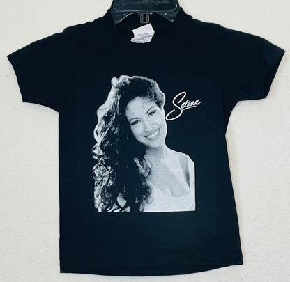 Selena White Script Youth Silkscreen T-Shirt – Tribute to the Queen of Tejano, featuring her iconic signature design. Available in XS-XL.