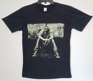 new kurt cobain sitting mens silkscreen t-shirt available from small-3xl women unisex nirvana music men grunge apparel adult shirts tops